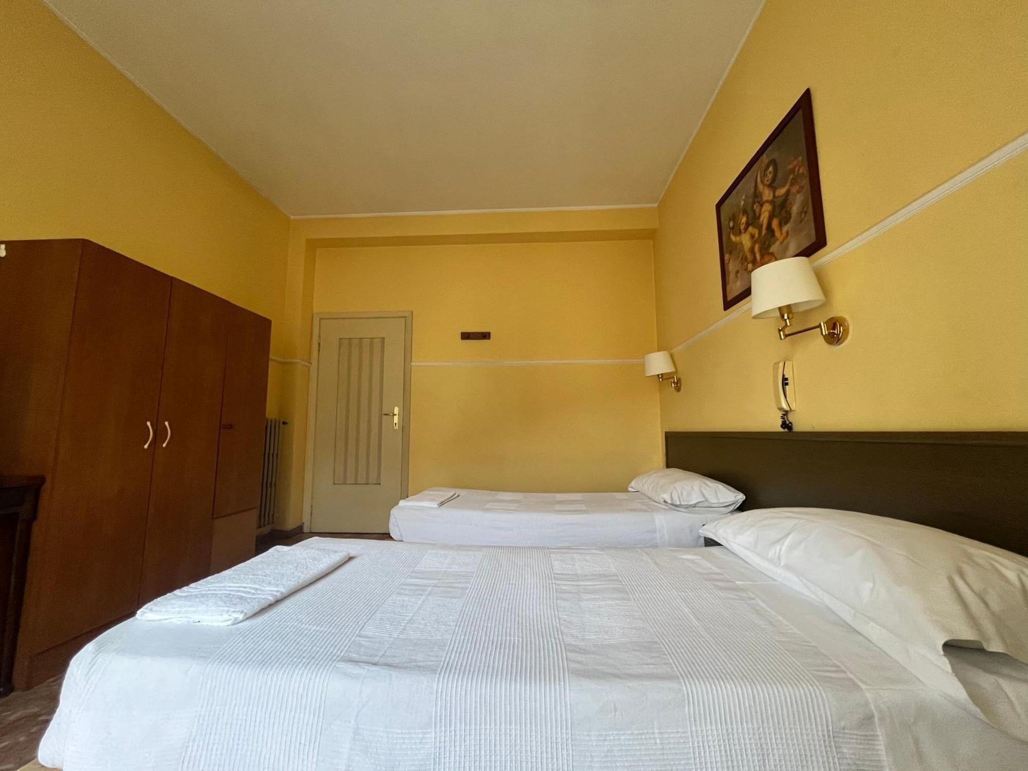 Hotel Parini Cesano Boscone Exterior photo