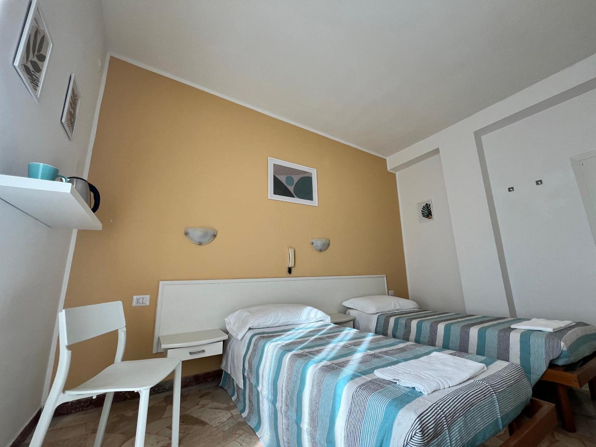 Hotel Parini Cesano Boscone Exterior photo