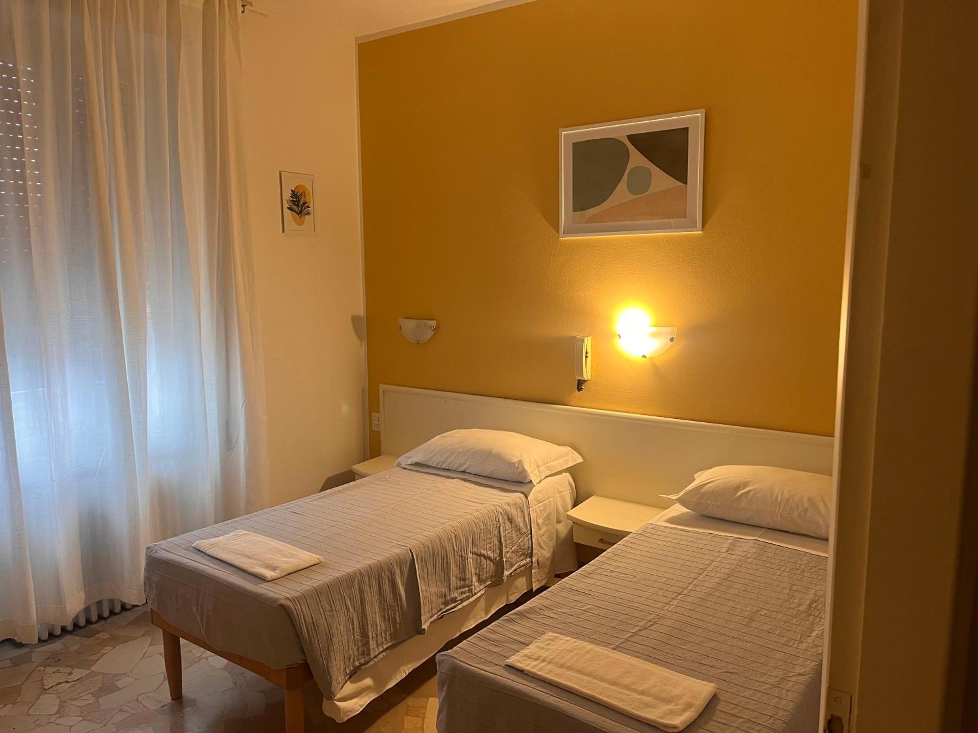 Hotel Parini Cesano Boscone Exterior photo