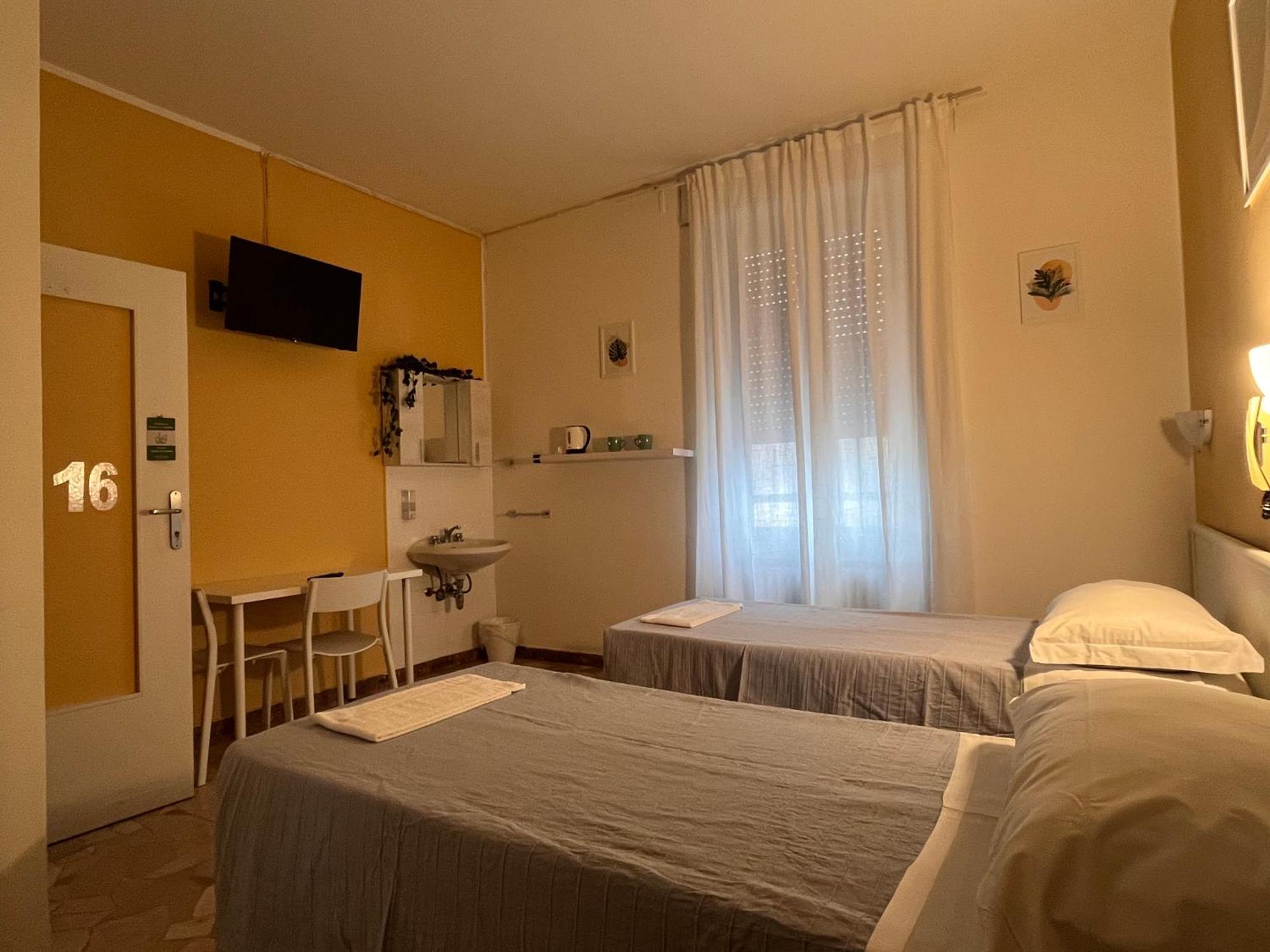 Hotel Parini Cesano Boscone Exterior photo