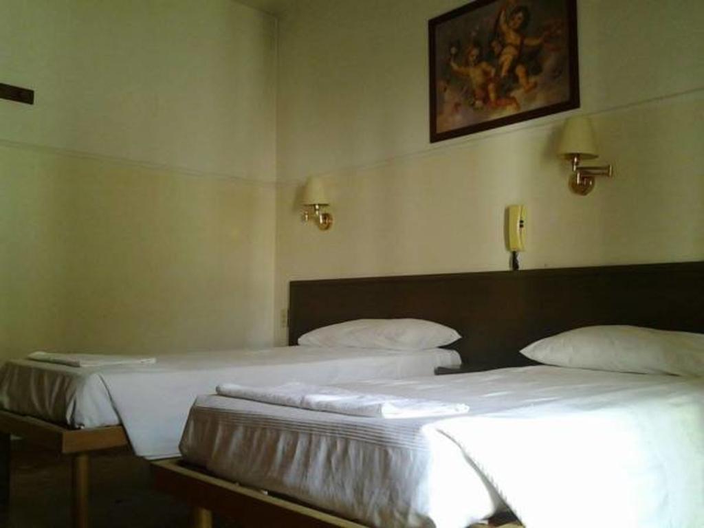 Hotel Parini Cesano Boscone Exterior photo