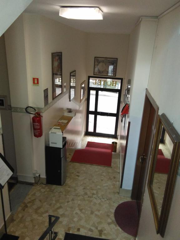 Hotel Parini Cesano Boscone Exterior photo